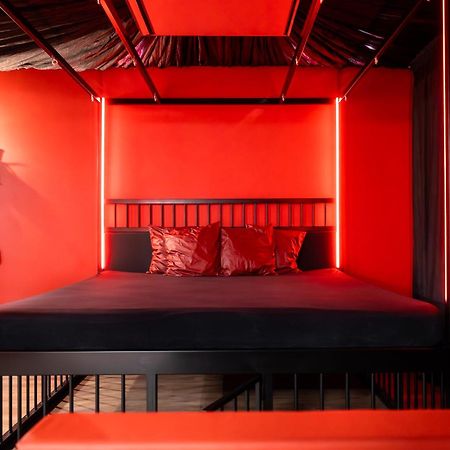 Bdsm Red Apartments Vilnius Ngoại thất bức ảnh