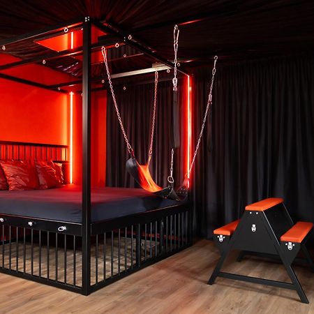 Bdsm Red Apartments Vilnius Ngoại thất bức ảnh