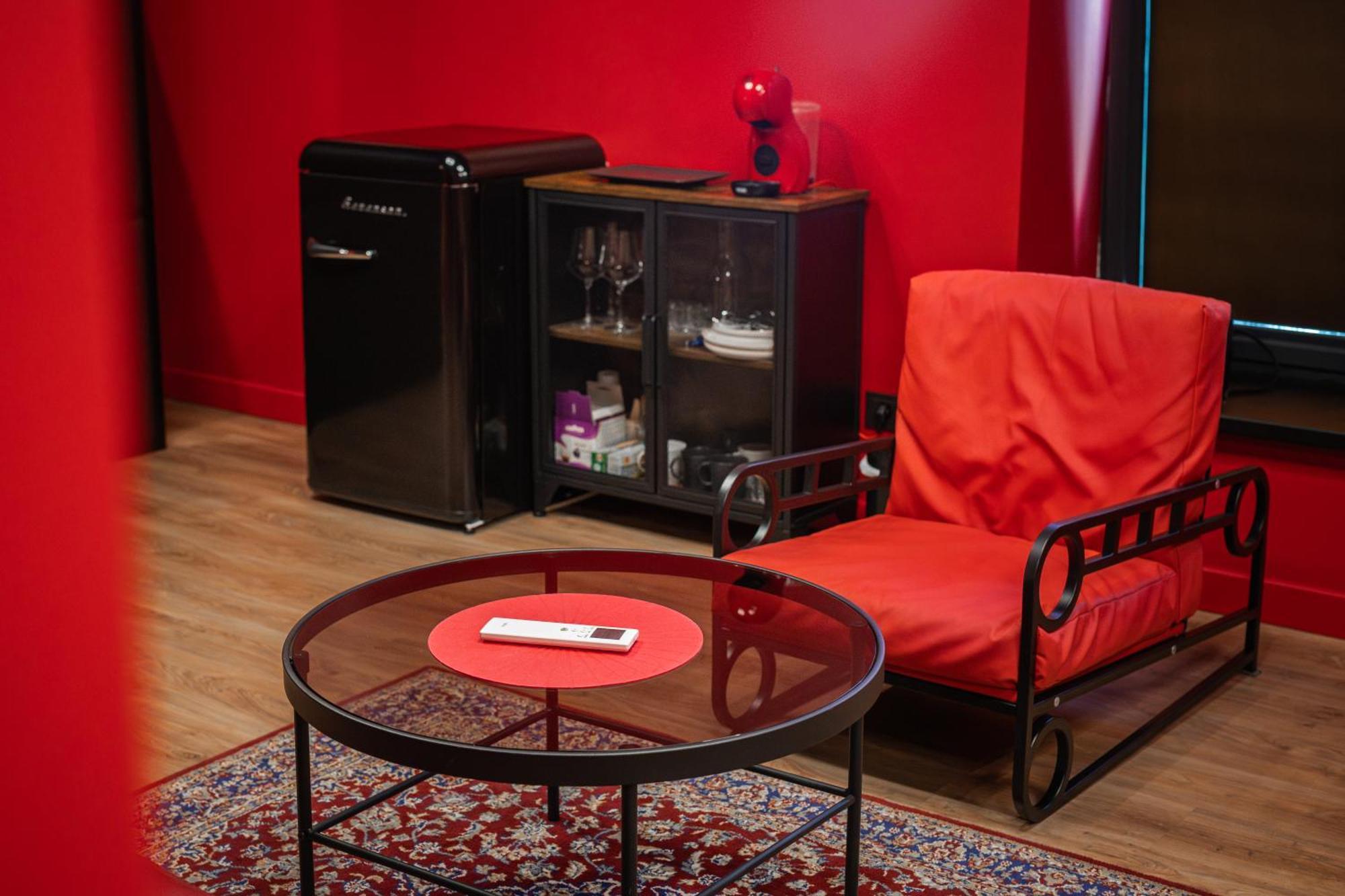 Bdsm Red Apartments Vilnius Ngoại thất bức ảnh